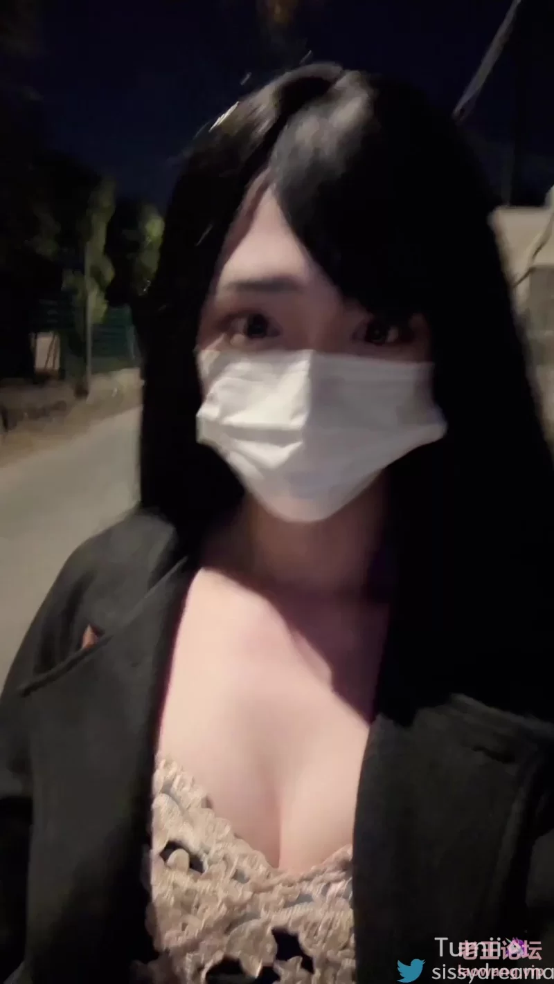 TSTummi-Night-Walk-Public-Exhibition-Piss-n-Cum-GfHyQg8G.mp4_20240222_173028.443.jpg